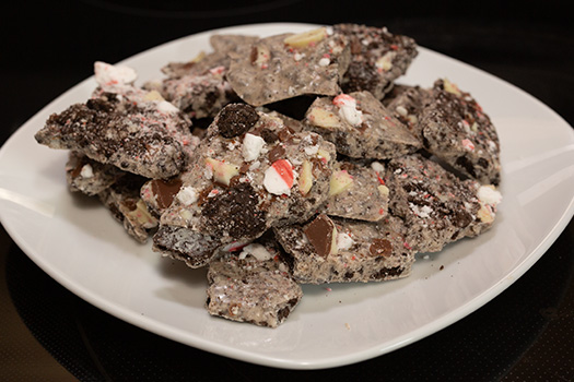 Oreo Peppermint Bark Recipe (Easy No-Bake Holiday Treat)